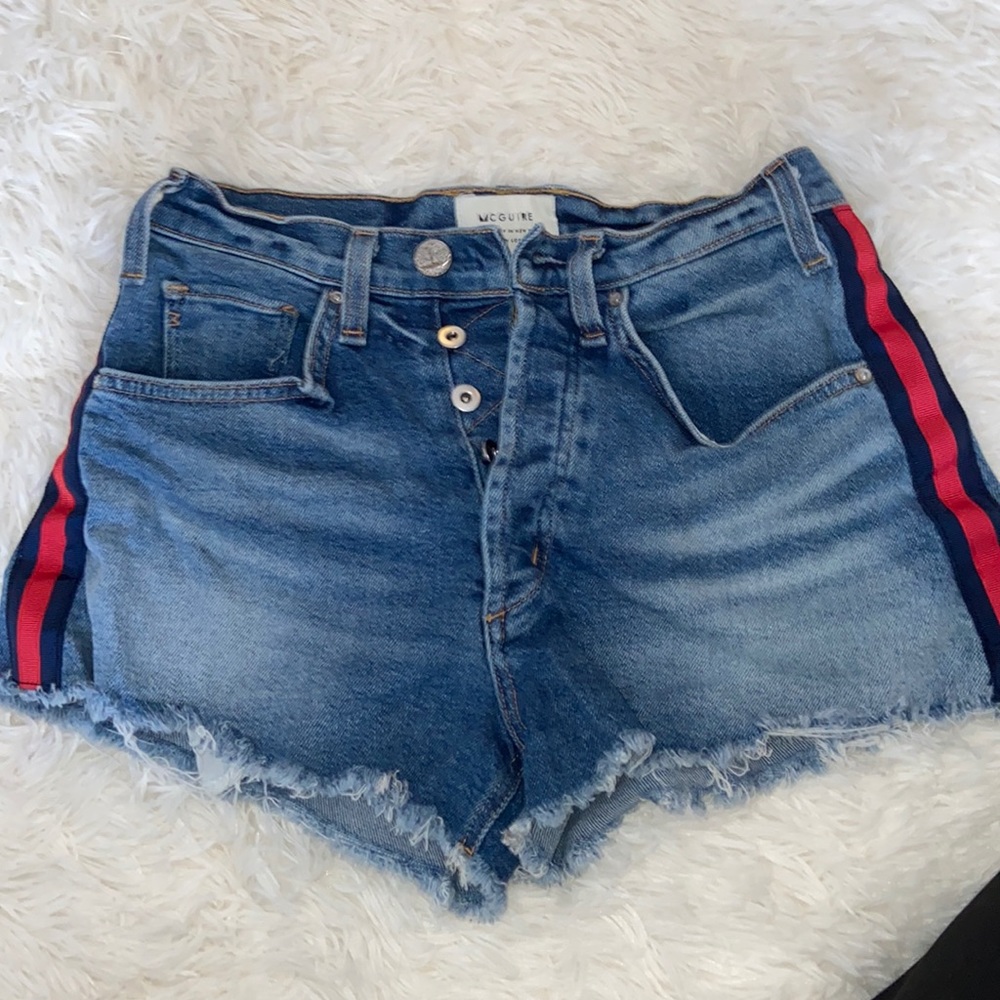 MCGUIRE size 24 button up shorts with pattern on side